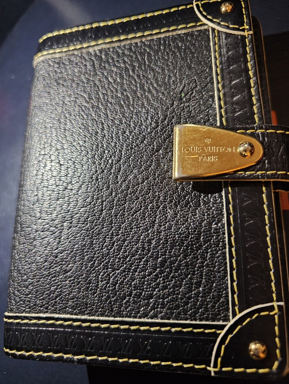 Rare 100% authetic Louis Vuitton black gold notebook epi Suhali agenda